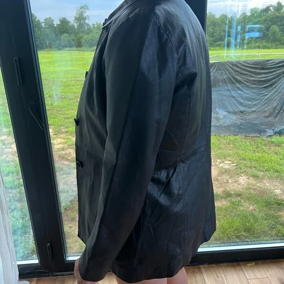 Black leather jacket. - Picture 4 of 5